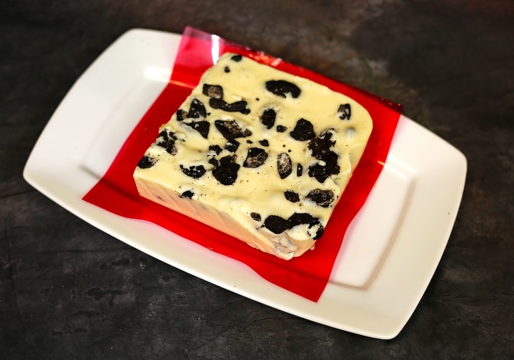 Cookies and Cream Fudge with Oreos - Fudge Recipe